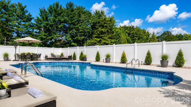 2596 SweetBriar Circle, Lenoir, NC 28645