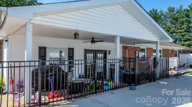2596 SweetBriar Circle, Lenoir, NC 28645
