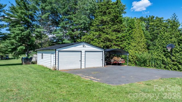 2596 SweetBriar Circle, Lenoir, NC 28645