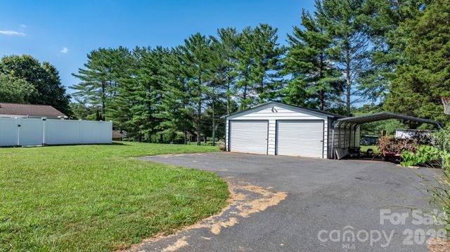 2596 SweetBriar Circle, Lenoir, NC 28645
