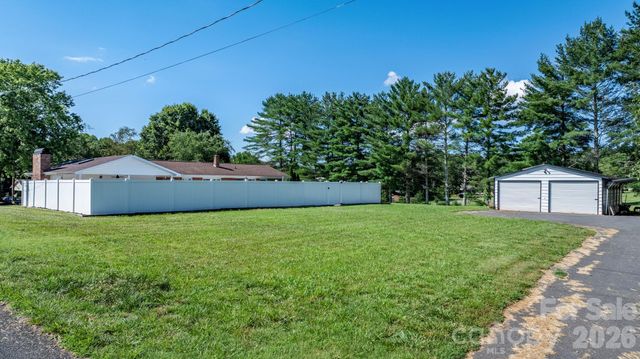 2596 SweetBriar Circle, Lenoir, NC 28645