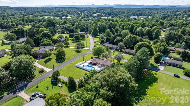 2596 SweetBriar Circle, Lenoir, NC 28645