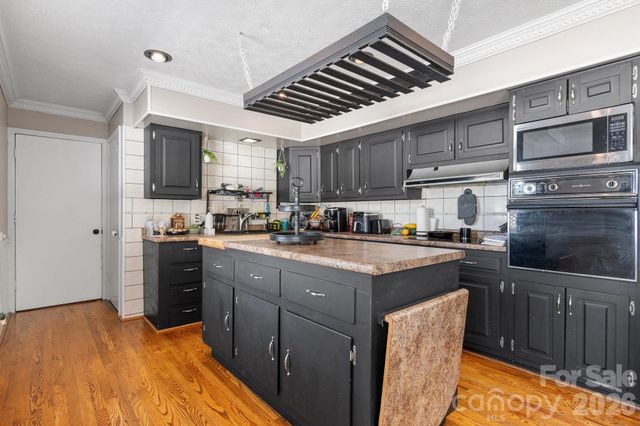 2596 SweetBriar Circle, Lenoir, NC 28645