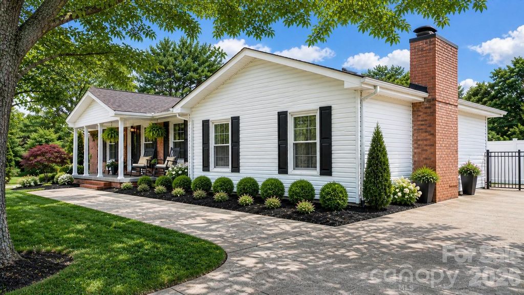 2596 SweetBriar Circle, Lenoir, NC 28645