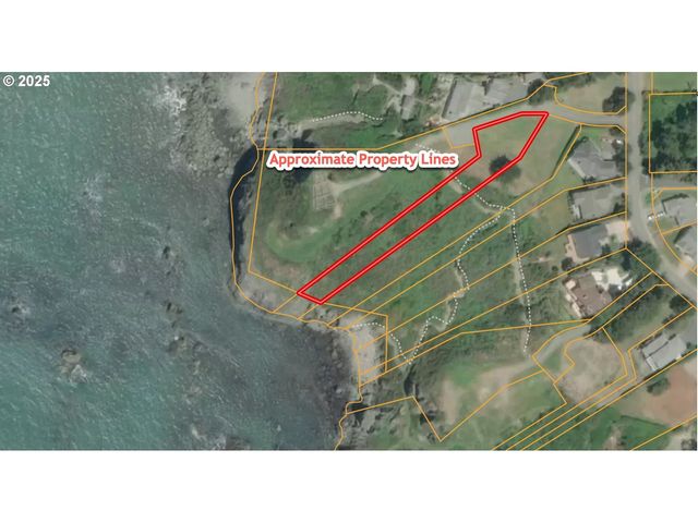 96370 NORTH Dr 8, Brookings, OR 97415
