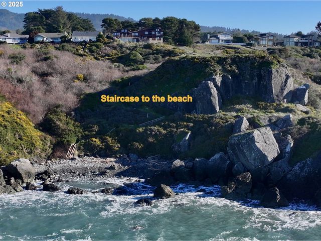 96370 NORTH Dr 8, Brookings, OR 97415