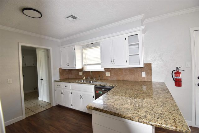 5002 SE Aberdeen Ave, Lawton, OK 73501