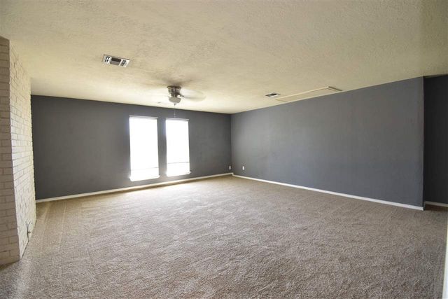 5002 SE Aberdeen Ave, Lawton, OK 73501