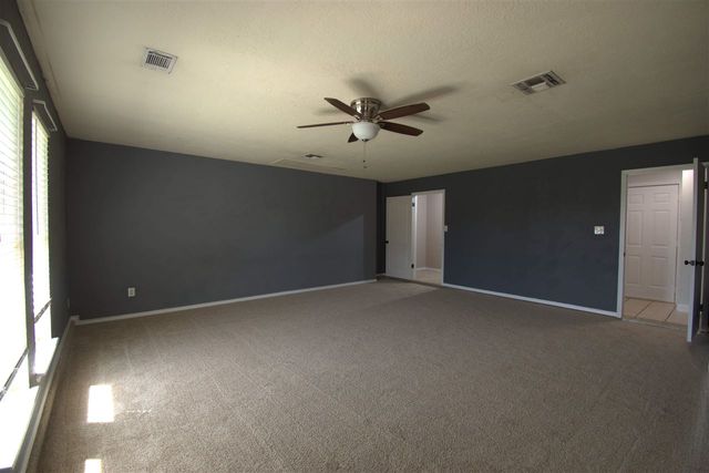 5002 SE Aberdeen Ave, Lawton, OK 73501