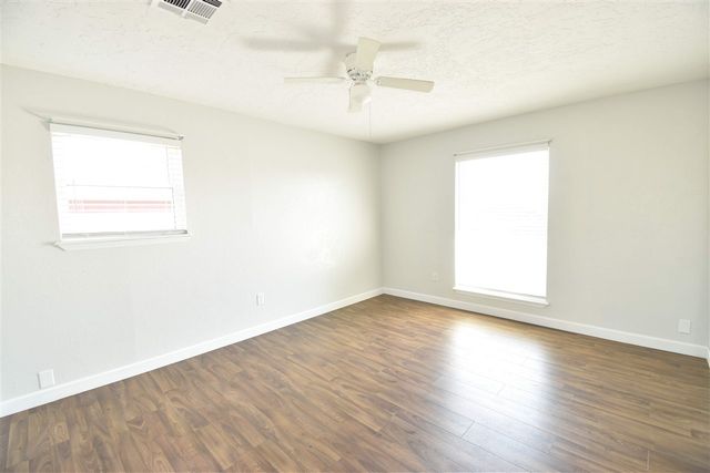 5002 SE Aberdeen Ave, Lawton, OK 73501