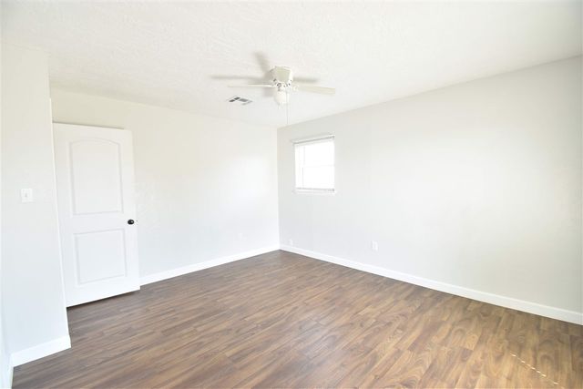 5002 SE Aberdeen Ave, Lawton, OK 73501