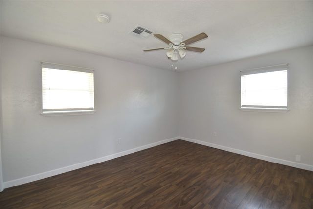 5002 SE Aberdeen Ave, Lawton, OK 73501
