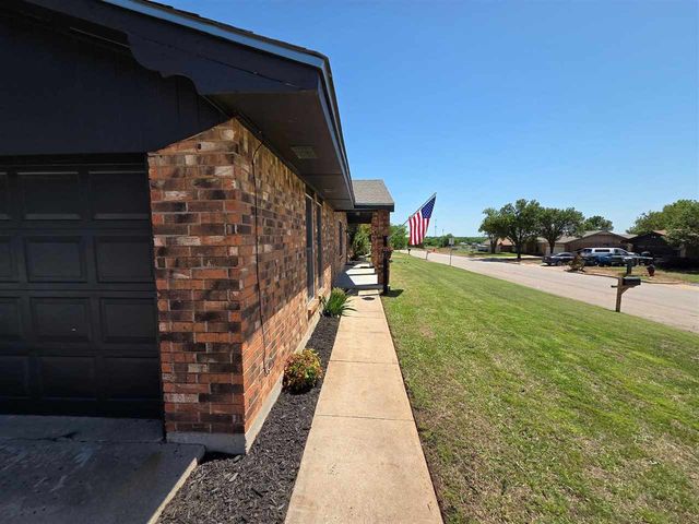 5002 SE Aberdeen Ave, Lawton, OK 73501