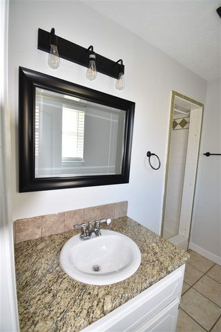 5002 SE Aberdeen Ave, Lawton, OK 73501