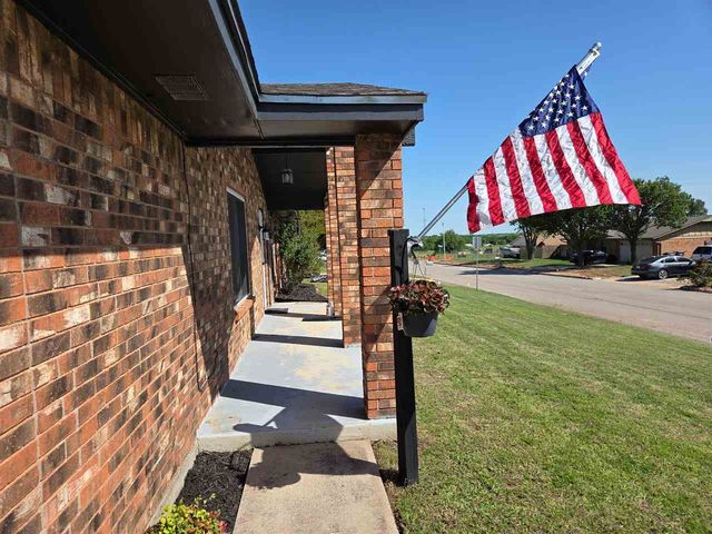 5002 SE Aberdeen Ave, Lawton, OK 73501