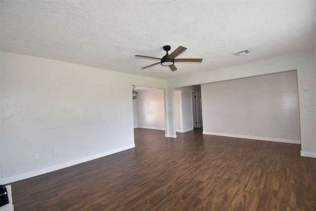 5002 SE Aberdeen Ave, Lawton, OK 73501