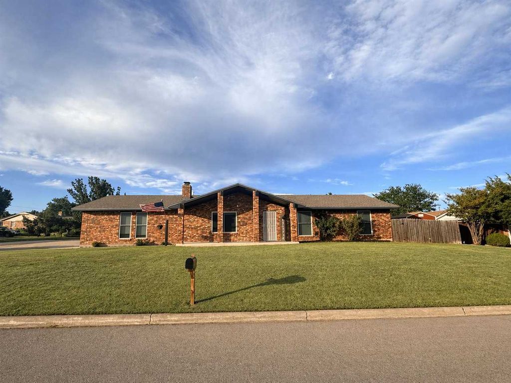 5002 SE Aberdeen Ave, Lawton, OK 73501