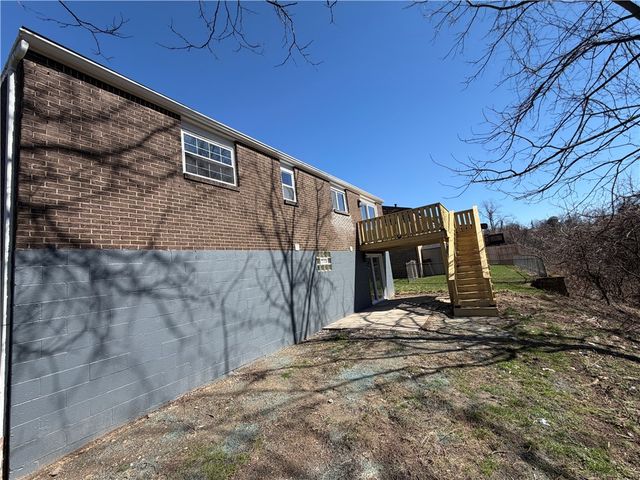 329 Golden Gate Dr., Verona, PA 15147