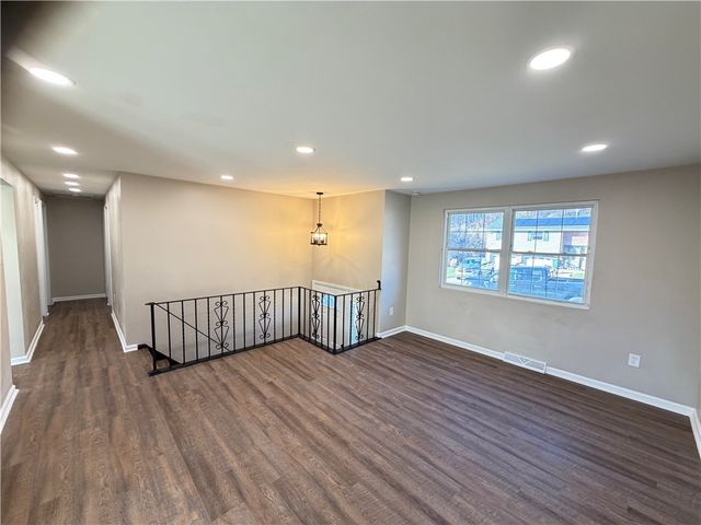 329 Golden Gate Dr., Verona, PA 15147