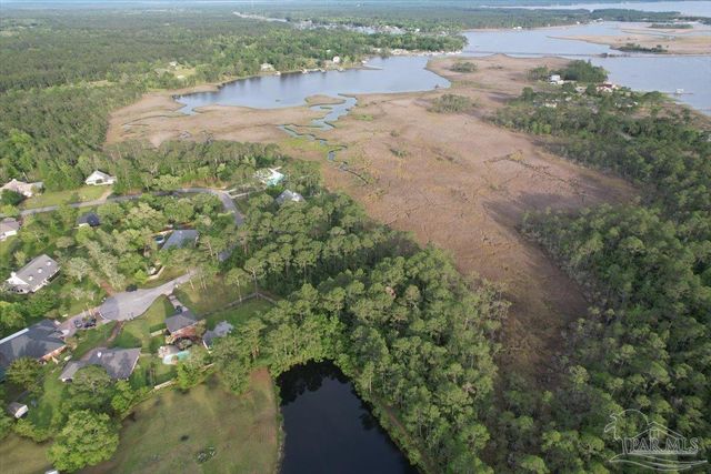 3316 Mills Bayou Dr, Milton, FL 32583