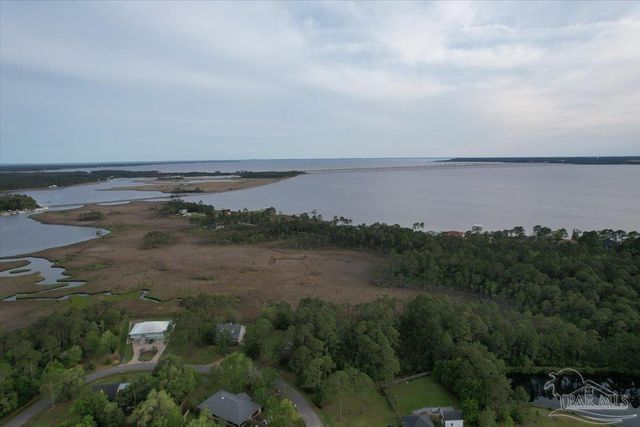 3316 Mills Bayou Dr, Milton, FL 32583