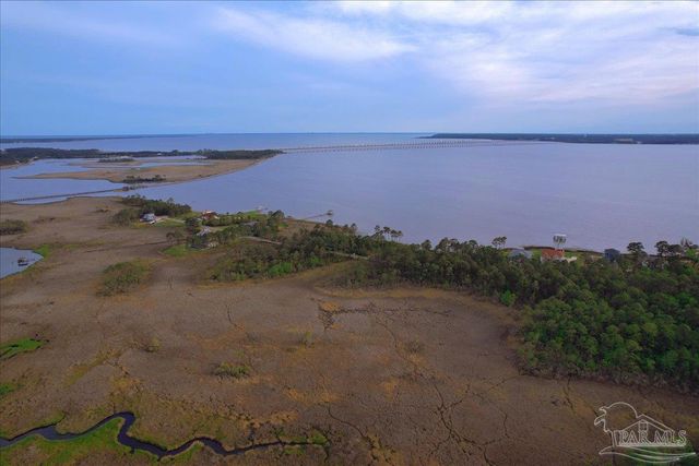 3316 Mills Bayou Dr, Milton, FL 32583