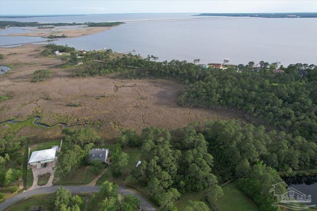 3316 Mills Bayou Dr, Milton, FL 32583