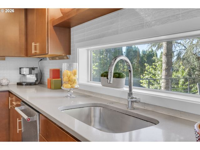 2104 Sw IOWA St, Portland, OR 97239