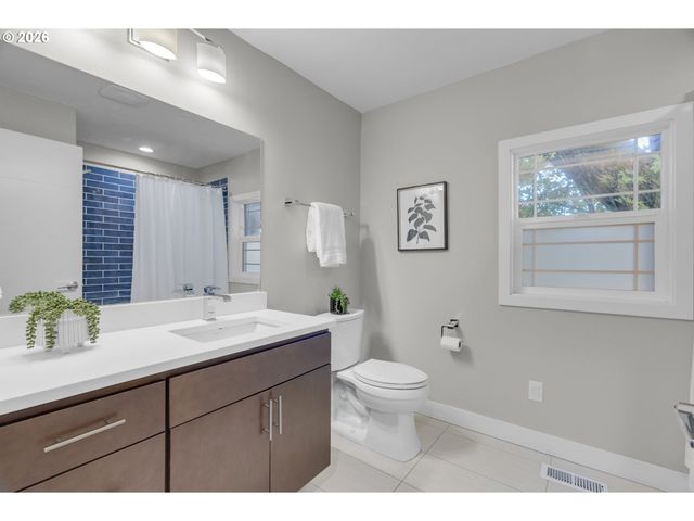 2104 Sw IOWA St, Portland, OR 97239
