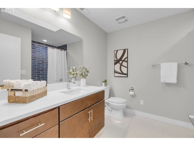 2104 Sw IOWA St, Portland, OR 97239
