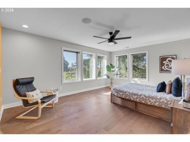 2104 Sw IOWA St, Portland, OR 97239