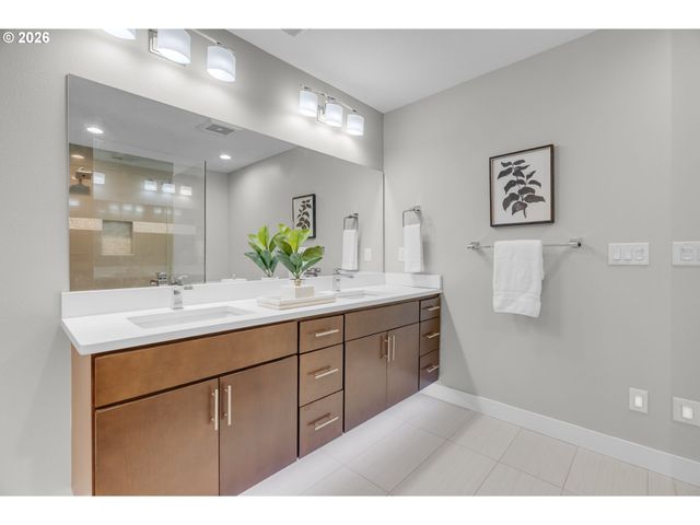 2104 Sw IOWA St, Portland, OR 97239