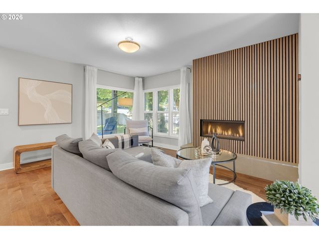 2104 Sw IOWA St, Portland, OR 97239