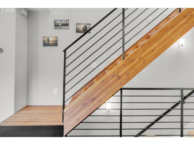 2104 Sw IOWA St, Portland, OR 97239