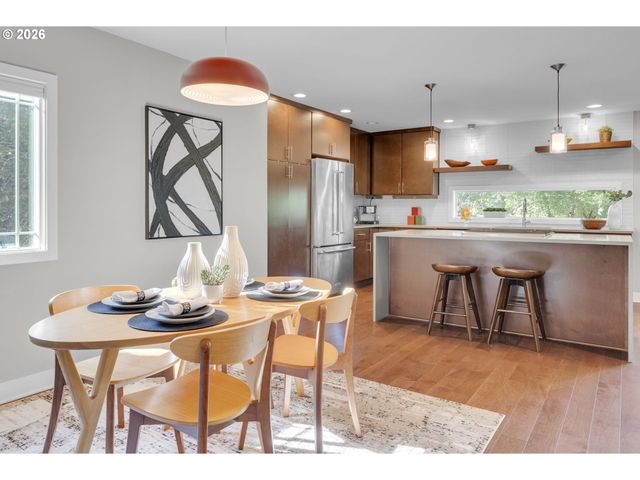 2104 Sw IOWA St, Portland, OR 97239