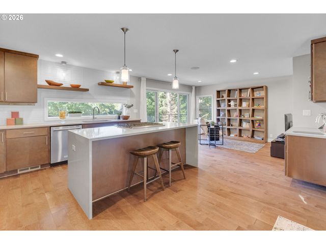2104 Sw IOWA St, Portland, OR 97239
