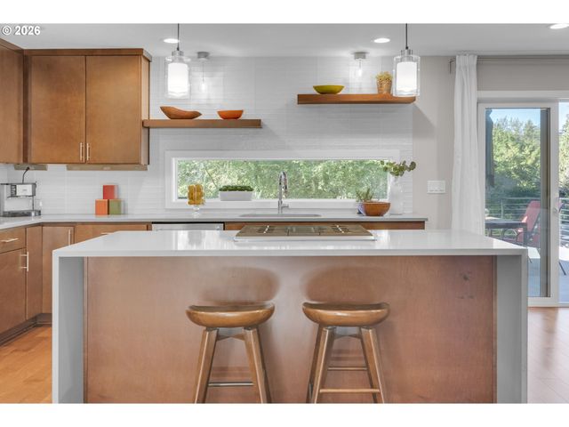 2104 Sw IOWA St, Portland, OR 97239