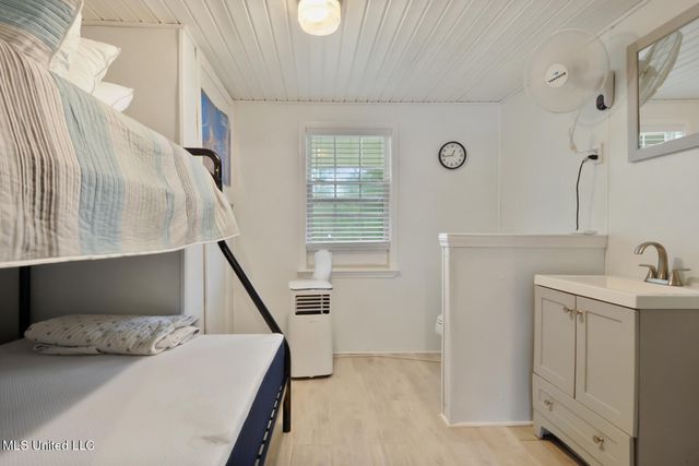 50 Fiber Street, Bay Saint Louis, MS 39520