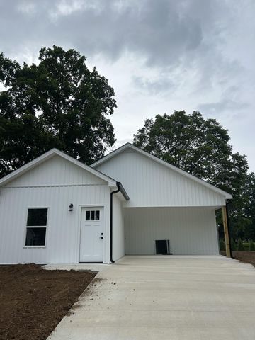 318 1st Ave, Lawrenceburg, TN 38464