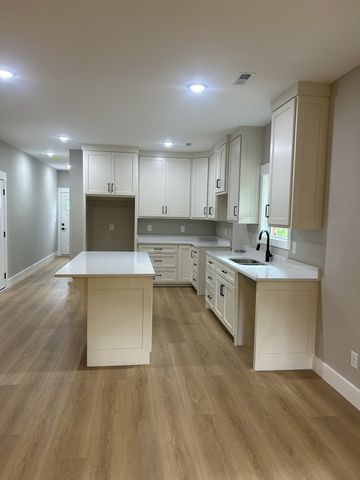 318 1st Ave, Lawrenceburg, TN 38464