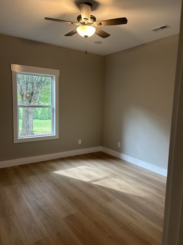 318 1st Ave, Lawrenceburg, TN 38464