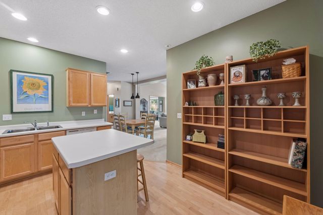 2013 Stahlke Way, Chaska, MN 55318