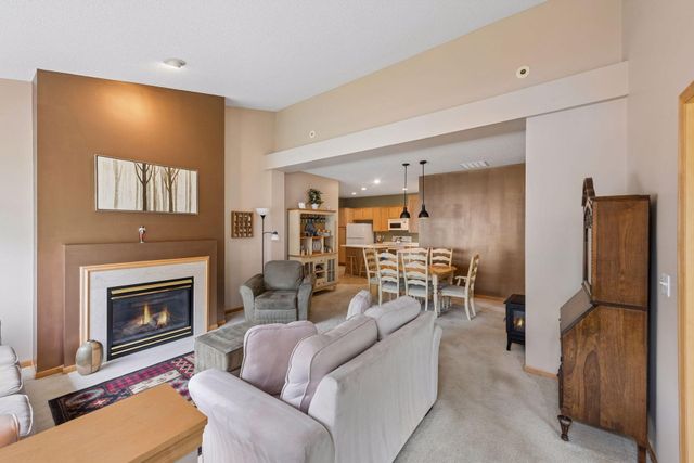2013 Stahlke Way, Chaska, MN 55318
