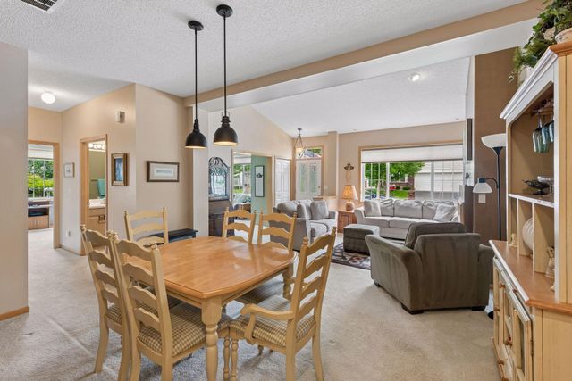 2013 Stahlke Way, Chaska, MN 55318