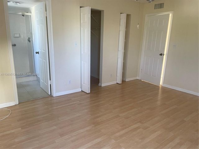 3186 Via Poinciana 201, Lake Worth, FL 33467