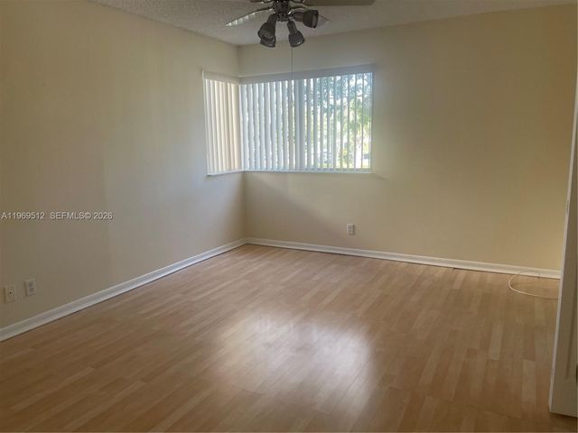 3186 Via Poinciana 201, Lake Worth, FL 33467