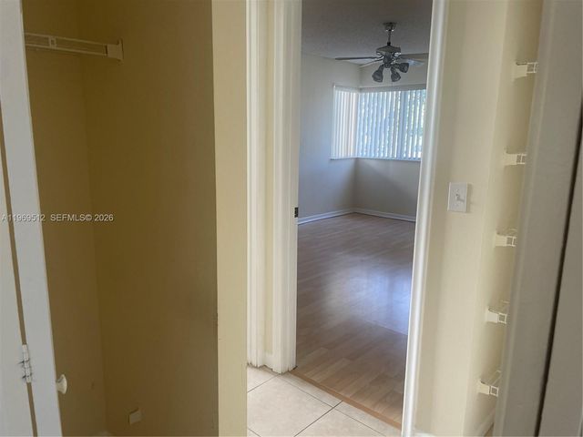 3186 Via Poinciana 201, Lake Worth, FL 33467