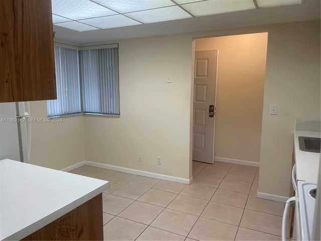3186 Via Poinciana 201, Lake Worth, FL 33467