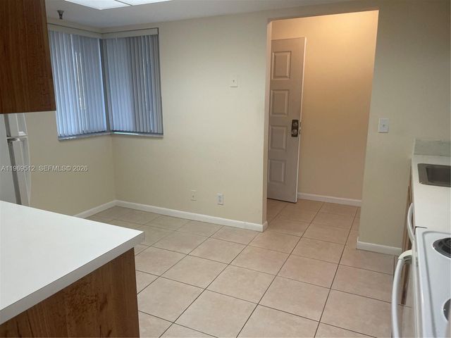 3186 Via Poinciana 201, Lake Worth, FL 33467