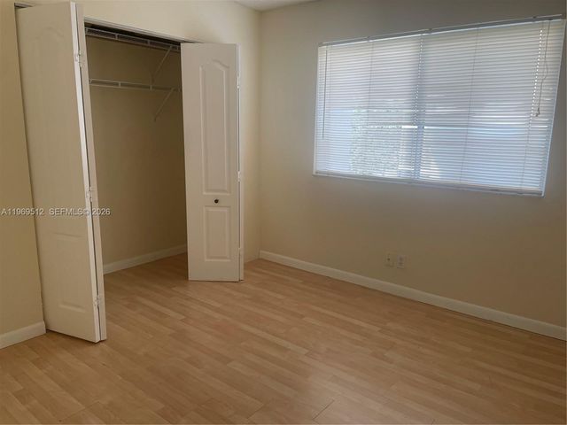 3186 Via Poinciana 201, Lake Worth, FL 33467